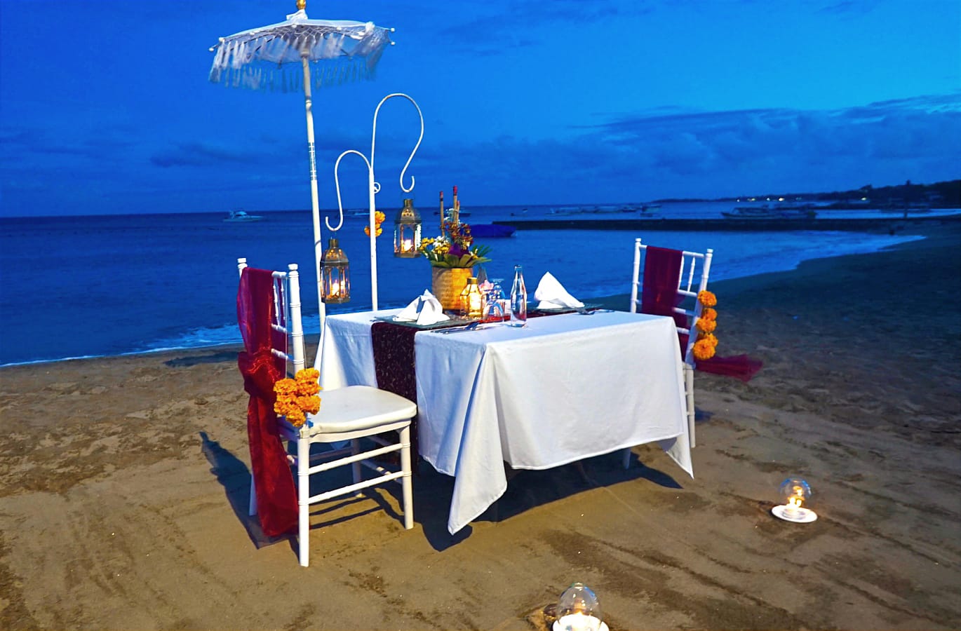 Grand Mirage Resort — Regular Indian Romantic Dinner on the Beach